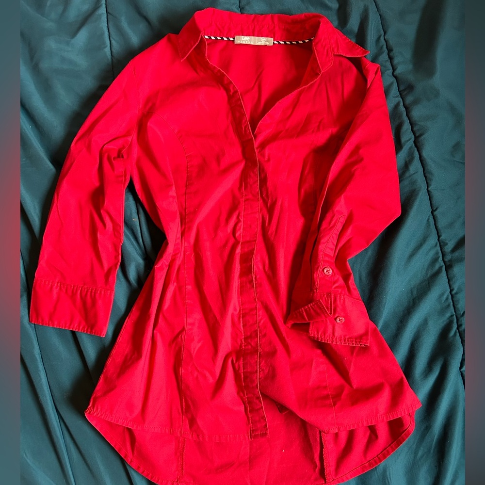 Lee Riders red hidden button button down top with quarter sleeves